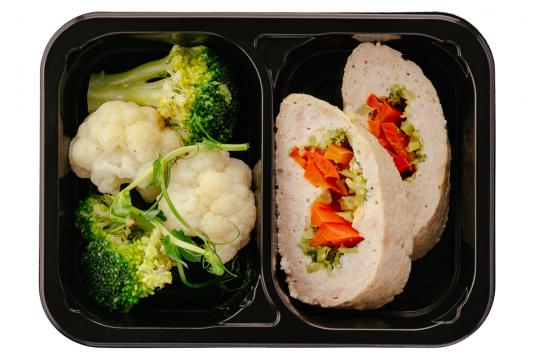 Рулет куриный с брокколи и перцем. Дуэт овощной.